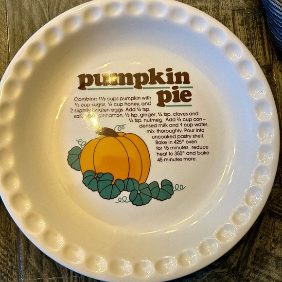 Vintage Pie Plates with Recipes - Picture 1 of 3